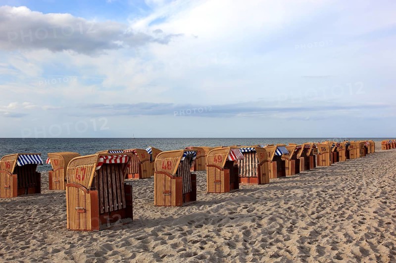 Empty, locked beach chairs on the beach, beach chair, sandy beach, Baltic Sea, Poel island, Nordwestmecklenburg district, Mecklenburg-Western Pomerania, Germany