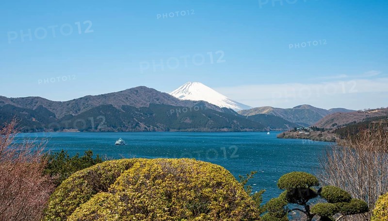View of Lake Ashi with Mount Fuji volcano, Benten-no-hana Tenbodai viewpoint, Hakone Park, Hakone, Japan