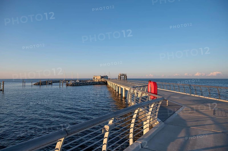 New 720 meter long pier in Prerow in the evening light, open since October 2024, Prerow, Darß, Mecklenburg-Western Pomerania, Germany