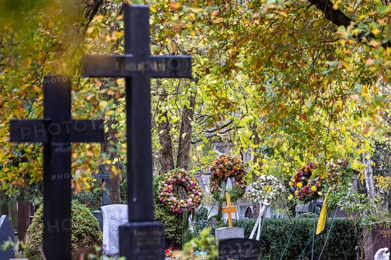 Pragfriedhof Stuttgart in autumn. November is traditionally a time for Christians to visit their graves. Symbolic photo with graves and grave decorations. Stuttgart, Baden-Württemberg, Germany