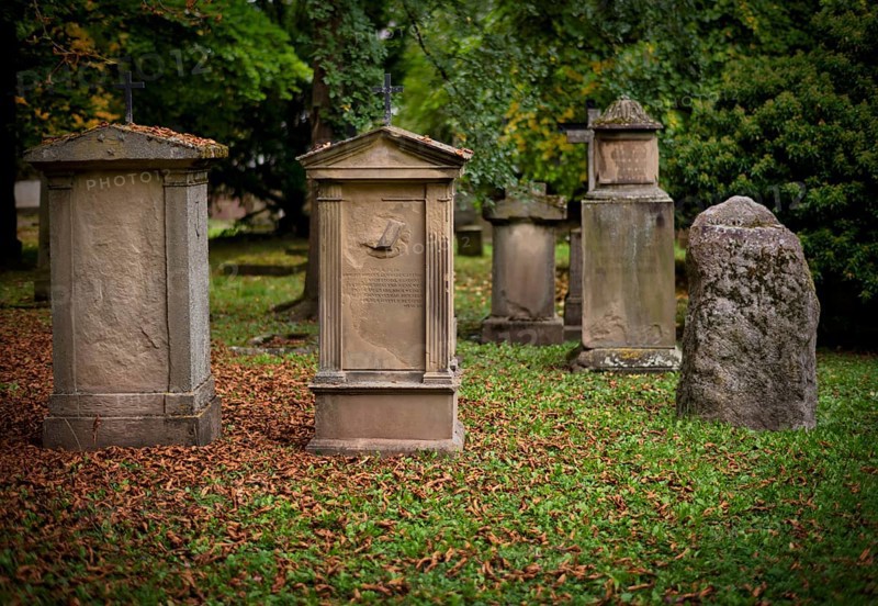 Gravestones, grave, graves, Hoppenlauf cemetery, oldest preserved cemetery in Stuttgart, autumn leaves, autumn, autumnal, Baden-Württemberg, Germany