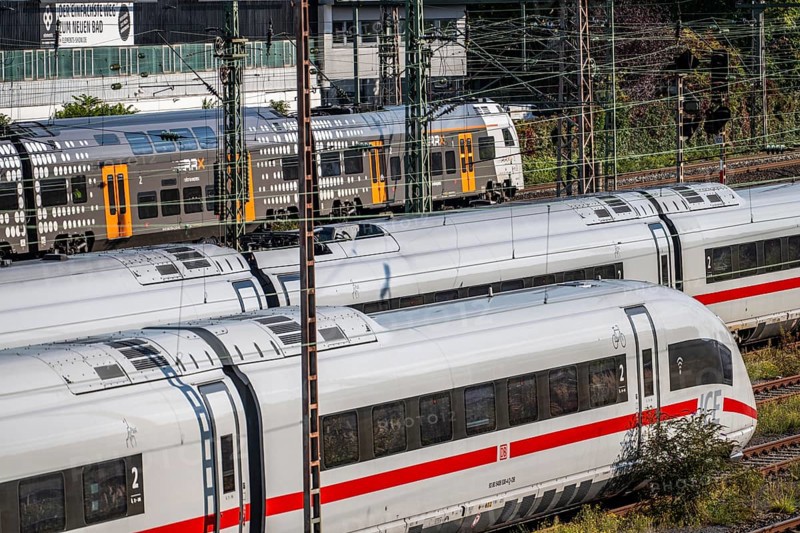 ICE trains on the railway line, RRX, Rhine-Ruhr-Express, regional train, north of Düsseldorf main station, North Rhine-Westphalia, Germany