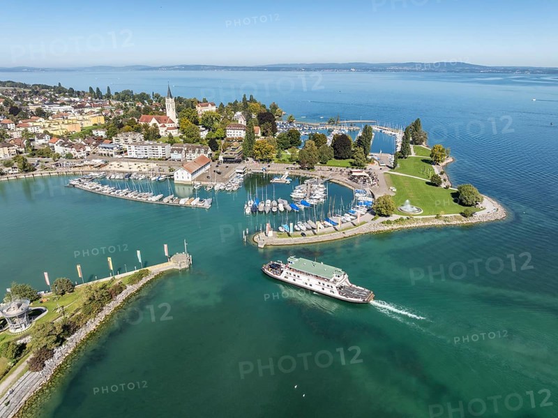Harbour area, ferry port, marina, marina of Romanshorn with Seepark and the incoming ferry MF Friedrichshafen, ferry connection Romanshorn, Friedrichshafen, aerial view, Lake Constance, Canton Thurgau, Switzerland