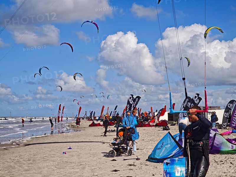 California kitesurfing Masters 2025, kitesurfing on the North Sea beach on the edge of the UNESCO World Heritage Wadden Sea, sports competition, flags, strong wind, high swell, whitecaps, summer, sun, blue sky, white clouds, Ording, Sankt Peter-Ording, Schleswig-Holstein, Germany
