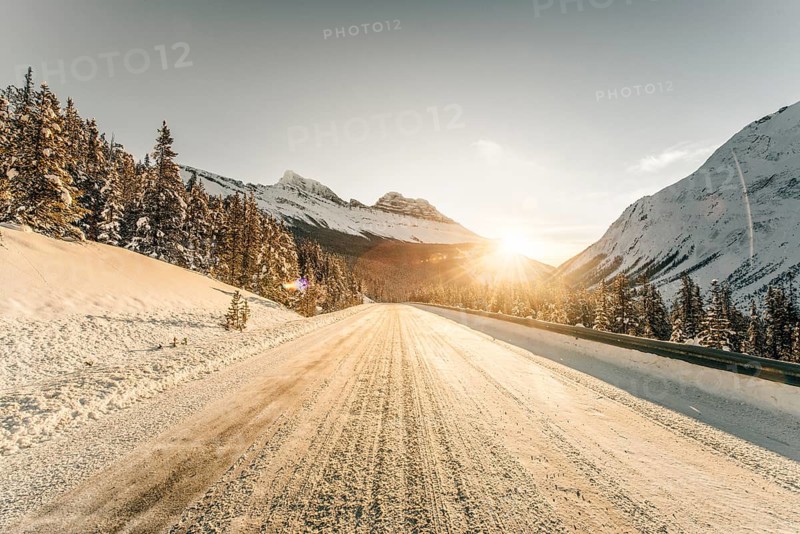 Winter road trip on the Icefields Parkway with lots of snow and ice, Banff National Park, Jasper National Park, Alberta, Canada