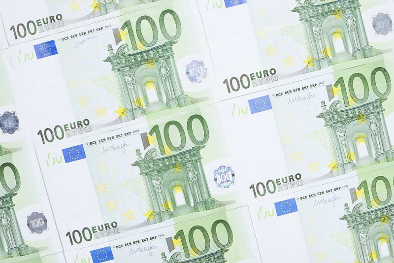 100 euro banknotes, 100 euros