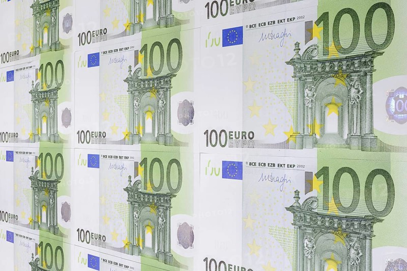 100 euro banknotes