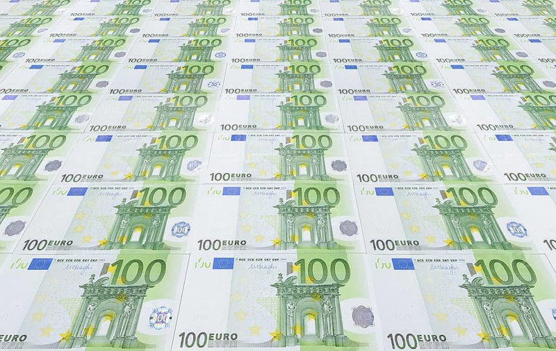 100 euro banknotes, 100 euros
