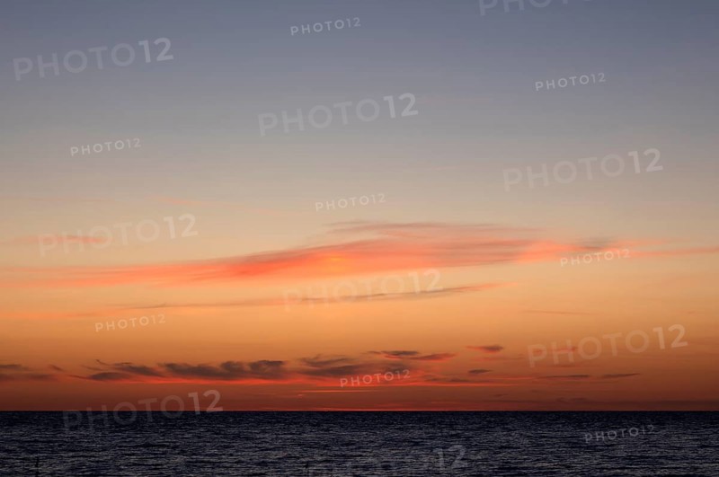 Sunset by the sea, North Sea, English Channel, Étretat, evening mood, atmospheric, Normandy, Seine-Maritime, France