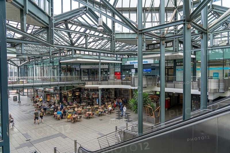Shopping mall Die Luminaden, in the city centre of Leverkusen, older shopping centre from 1972, with many vacancies and cheap shops, North Rhine-Westphalia, Germany
