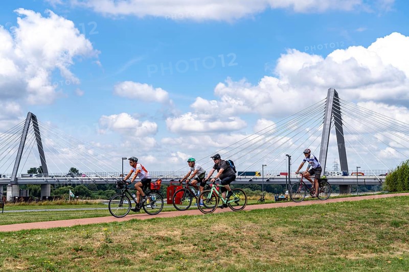 Cycle path in the Neulandpark in Leverkusen on the Rhine, in the background the new Rhine bridge of the A1, 1 construction phase, near Leverkusen, participants of the North Rhine-Westphalia Cycle Tour, 4-day, 220 KM long round trip through the Rhineland, with over 1400 participants, North Rhine-Westphalia, Germany