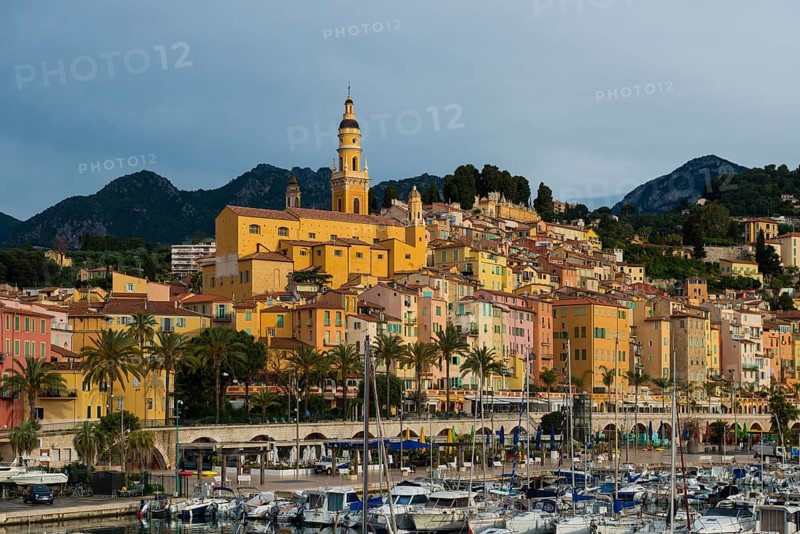 Town with colourful houses by the sea, sunrise, Menton, Alpes Maritimes, Provence Alpes Cote d'Azur, French Riviera, South of France, France
