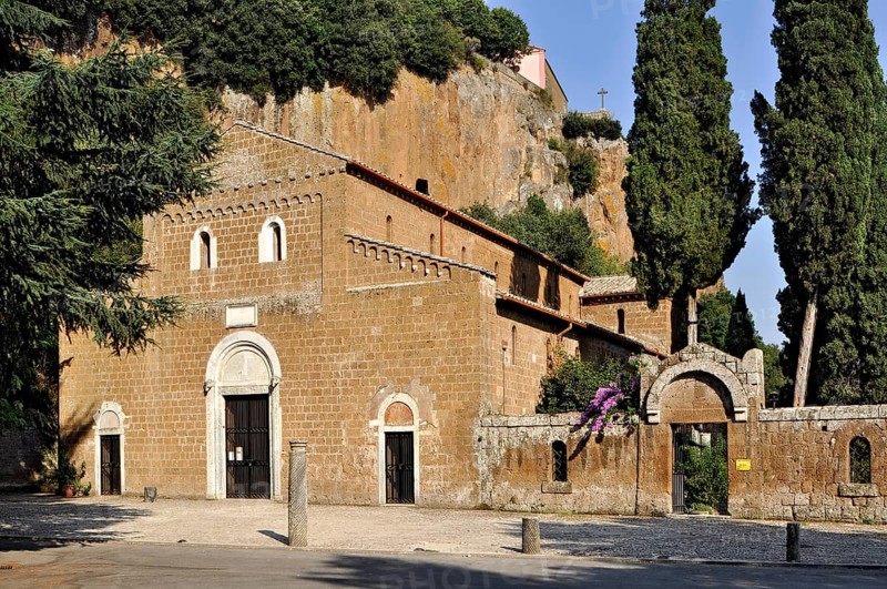 Romanesque basilica, Basilica di Sant'Elia, 8th to 9th century, Benedictine abbey, steep tufa rock face, Valle Suppentonia gorge, Castel Sant'Elia, Province of Viterbo, Lazio, Italy