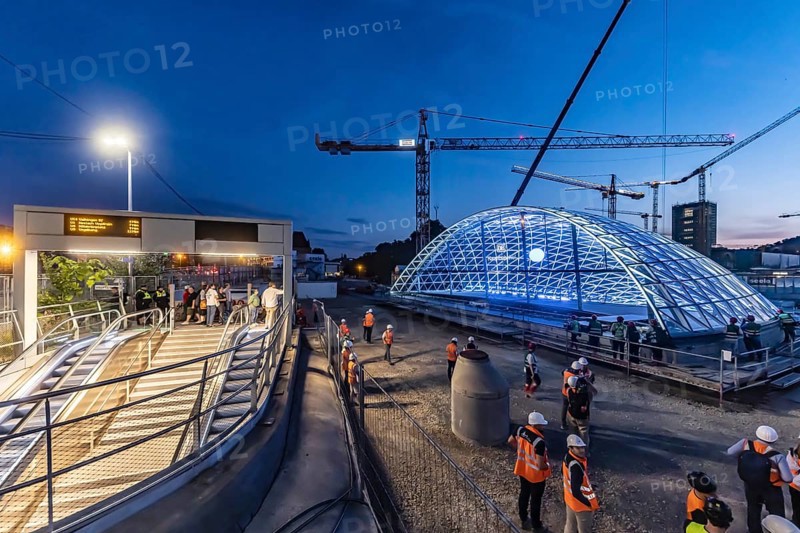 First entrance portal at the new Stuttgart main station completed. One of four so-called lattice shells, which travellers will use to access the underground through station in future, is revealed for the first time. The spectacular steel and glass construction was realised by façade specialist Seele and planned by christoph ingenhoven architects. Stuttgart, Baden-Württemberg, Germany