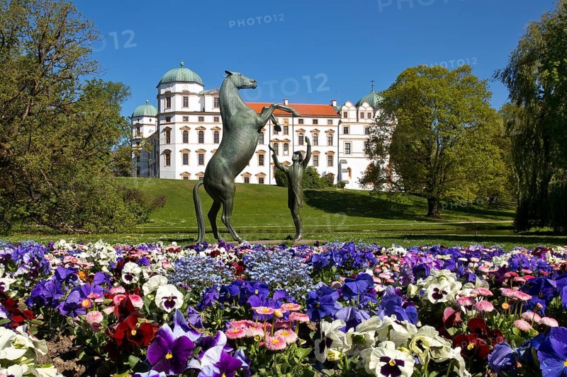 Artwork with the title Hengst Wohlklang in der Freiheitsdressur by Ulrich Conrad in the park of Celle Castle, Lower Saxony, Germany