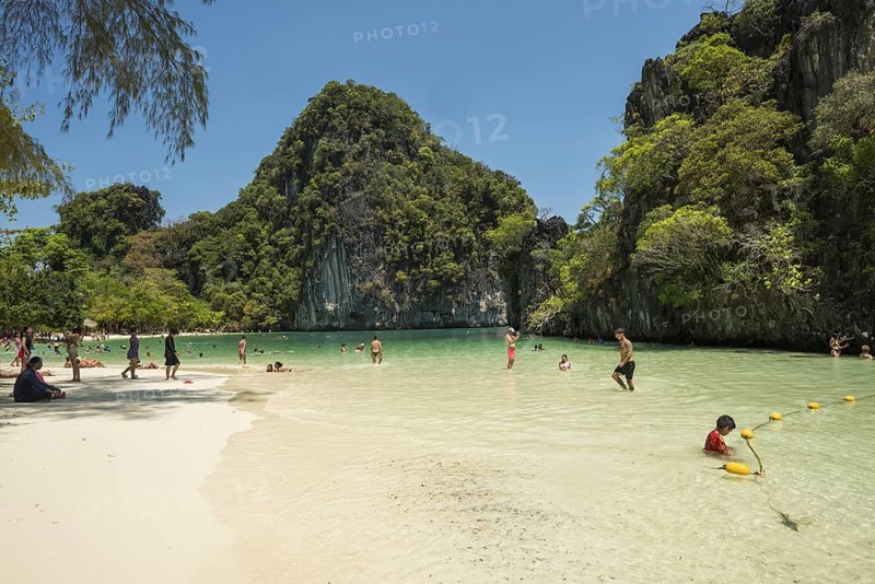 Sandy beach beach and rocks, Koh Hong, Hong Island, Thanbok Khoranee National Park, Krabi, Andaman Sea, Thailand
