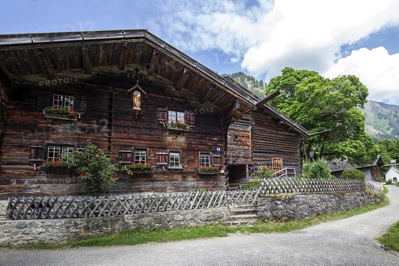 Old farmhouses in the historic mountain farming village of Gerstruben, Dietersbachtal, near Oberstdorf, Allgäu Alps, Oberallgäu, Allgäu, Bavaria, Germany