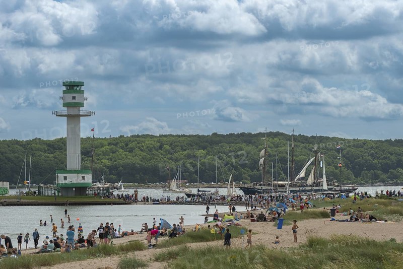 Windjammer Parade 2025 on the Kiel Fjord at the end of Kiel Week, tall ships, three-masters, spectators, Falkensteiner Strandleben, lighthouse, summer weather, sunshine, forest, Kiel, Schleswig-Holstein, Germany