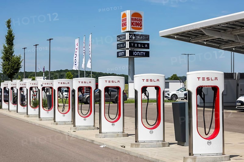 Merklingen charging park in the Swabian Alb. There are charging stations from Ionity and Tesla at the junction of the A8 motorway. Merklingen, Baden-Württemberg, Germany