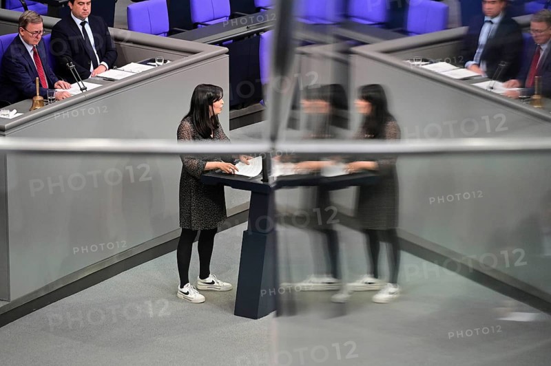 Rasha Nasr (SPD) speaks on the agenda item MIndeslohnegesetz at the eleventh session of the Bundestag
