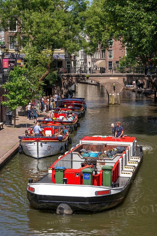 The historic centre of Utrecht, Oudegracht, around 2 km long with many old houses, the rubbish collection comes by boat, directly on the canal, many bridges, boat traffic of all kinds, canal tour, Netherlands