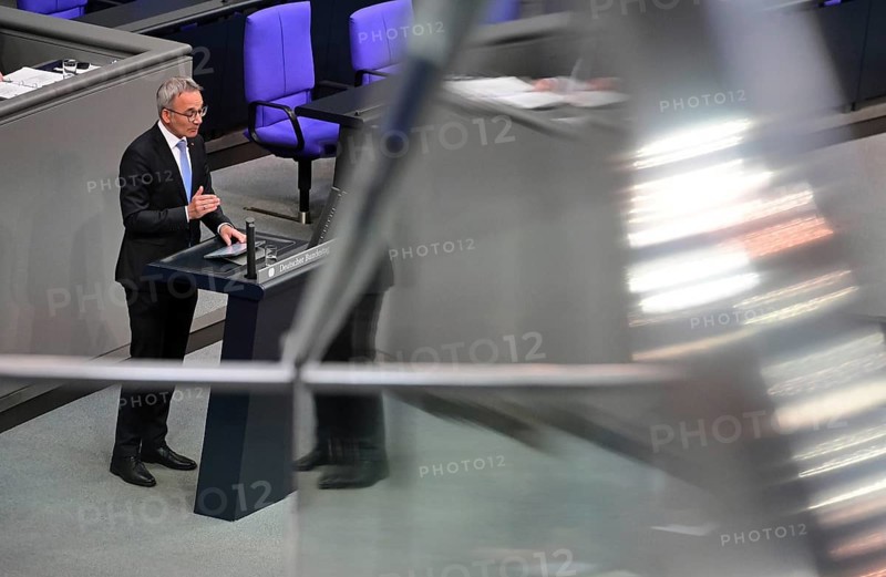 Wilfried Öllers (CDU/CSU) speaks on the agenda item Minimum Wage Act in the eleventh session of the Bundestag