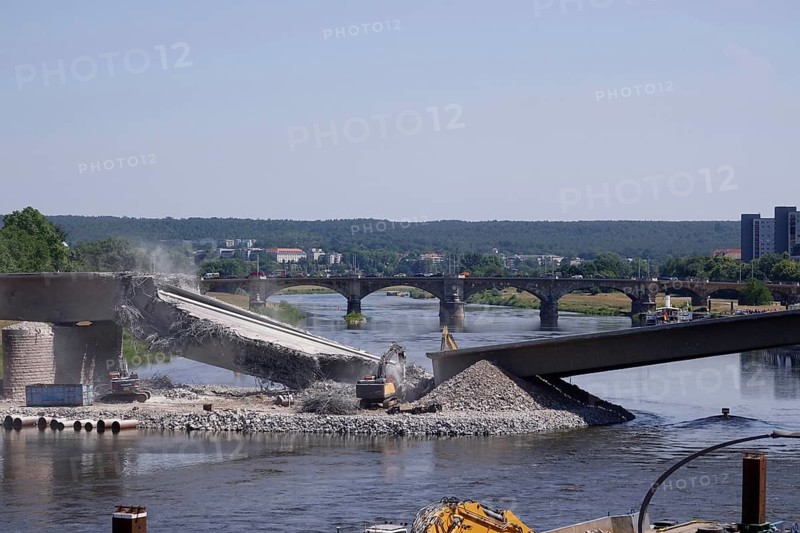 Demolition of the Carola Bridge on 13 June 2025, Dresden, Saxony, Germany