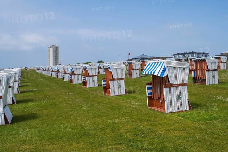 Beach chairs on the green beach, high-rise building, Büsum, North Sea, Schleswig-Holstein, Germany