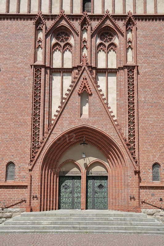 Portal of the neo-Gothic Protestant church built in 1905, brick church, Bitterfeld, Saxony-Anhalt, Germany