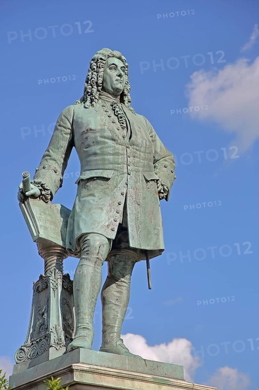 Sculpture Handel monument by Hermann Heidel 1859, George Frideric Handel with music stand, music stand and score, historical clothing, baroque, free-standing, Handel monument, market square, Halle an der Saale, Saxony-Anhalt, Germany