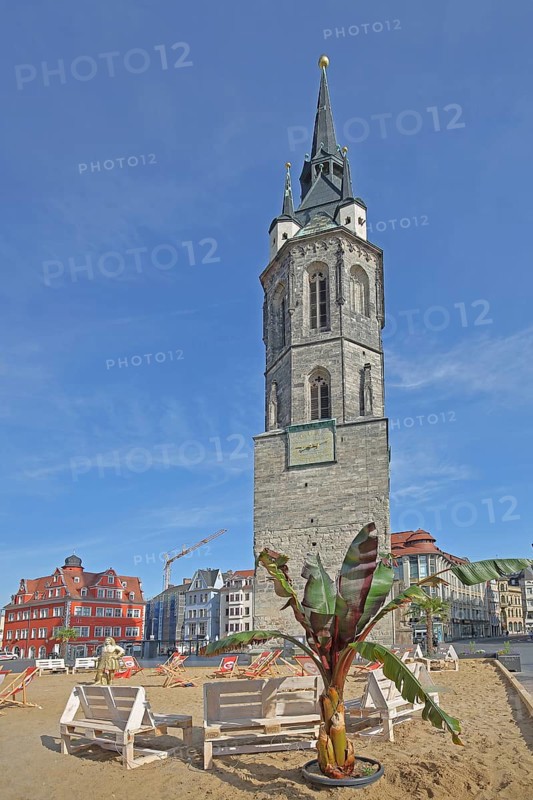 Red Tower with sandy beach, beach and palm tree, landmark, pedestrian zone, market square, Marktschlösschen, Halle an der Saale, Saxony-Anhalt, Germany