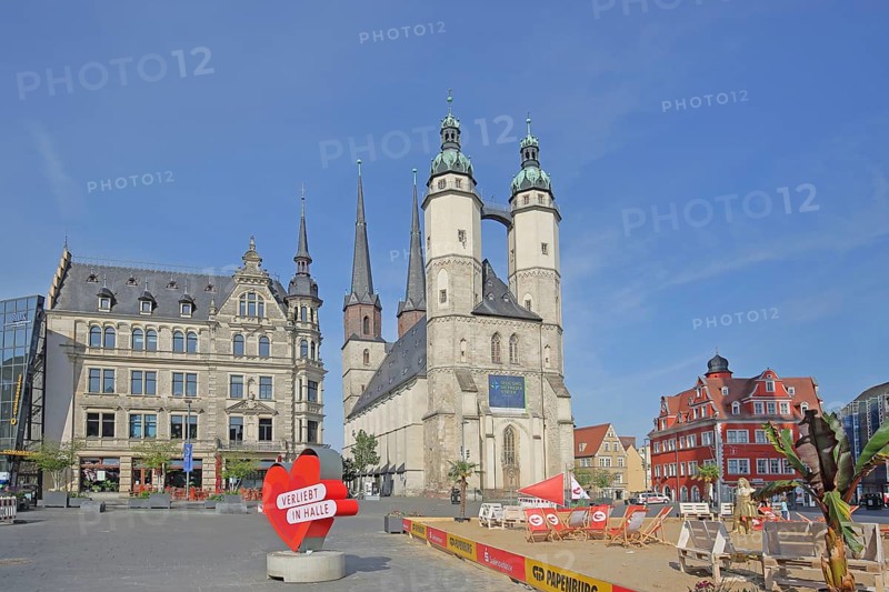 Market square with late gothic market church with twin towers, landmark, sandy beach, beach, people, pedestrian, sign, banner, inscription, in love, in love with, heart, heart-shaped, symbol, love, love, relationship, towers, Halle an der Saale, Saxony-Anhalt, Germany