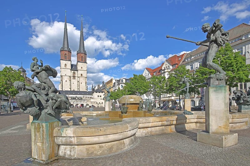 Late Gothic Market Church of Our Lady and Göbel Fountain by Bernd Göbel 1999, bronze sculptures, modern art, landmark, Hallplatz, Halle an der Saale, Saxony-Anhalt, Germany