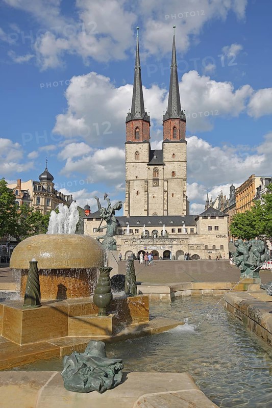 Late Gothic Market Church of Our Lady and Göbel Fountain by Bernd Göbel 1999, Renaissance, Landmark, Hallplatz, Halle an der Saale, Saxony-Anhalt, Germany