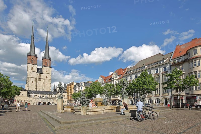 Late Gothic Market Church of Our Lady and Göbel Fountain by Bernd Göbel 1999, Renaissance, Landmark, Pedestrian, Hallplatz, Halle an der Saale, Saxony-Anhalt, Germany