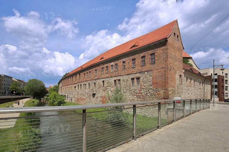 New Residence built in 1531 with Krämerbrücke over the Mühlgraben, pedestrian, railing, Renaissance, Halle an der Saale, Saxony-Anhalt, Germany