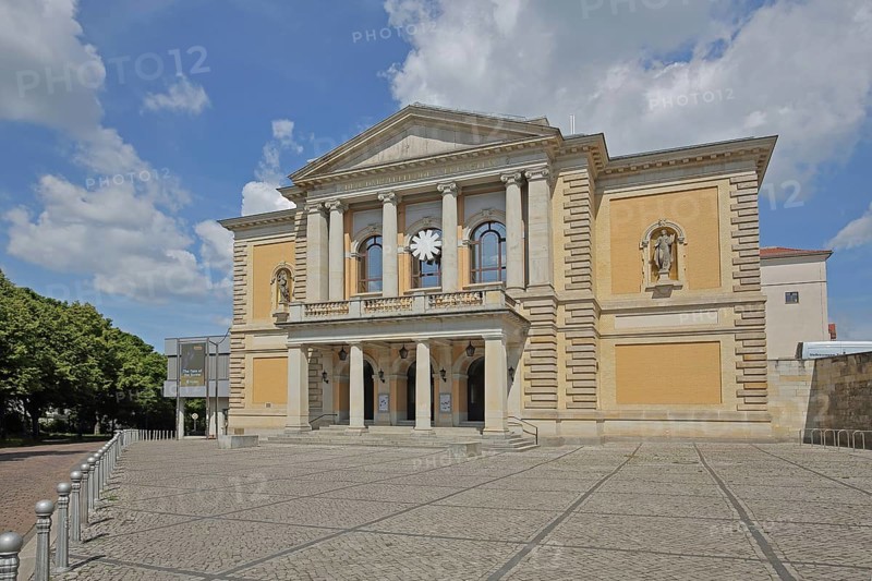 Opera house built in 1886, theatre, Halle an der Saale, Saxony-Anhalt, Germany