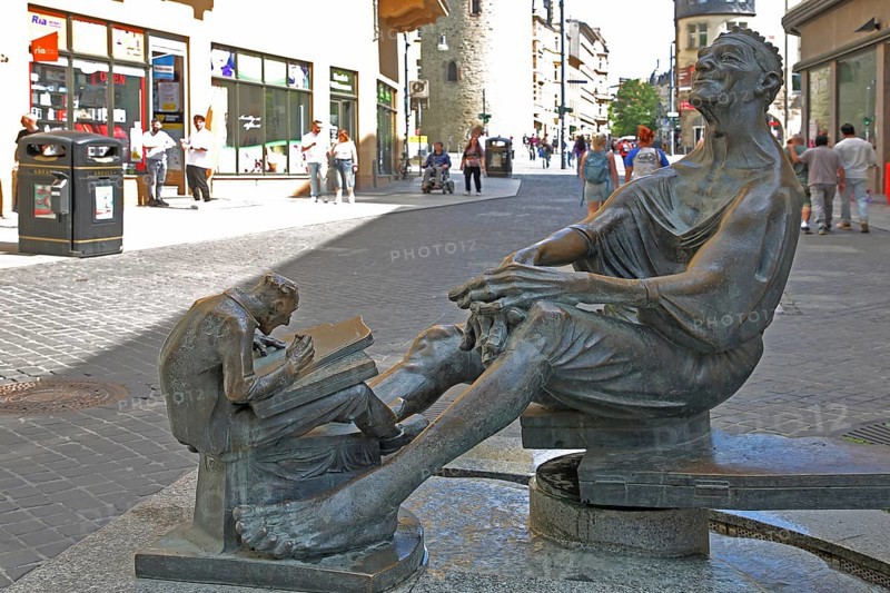 Sculpture Zither-Reinhold alias Reinhold Lohse by Wolfgang Dreysse 2001, street musician and original, inscription, slogan, Halle an der Saale, Saxony-Anhalt, Germany