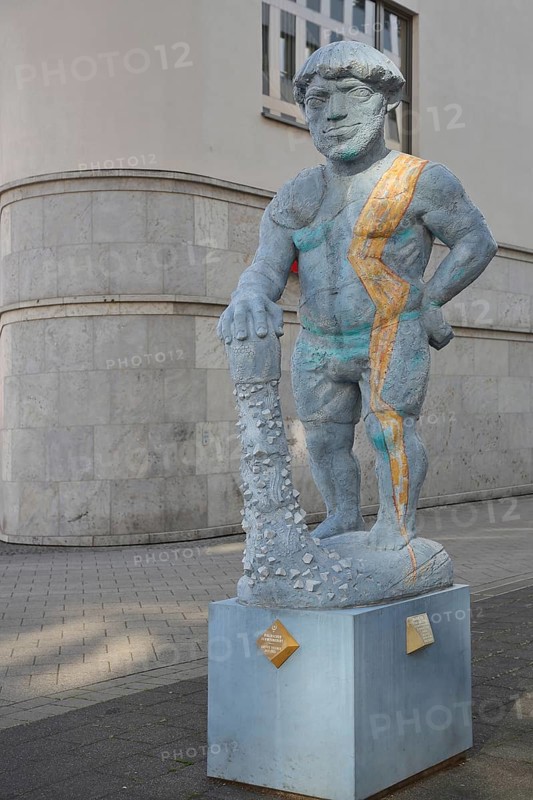 Hallescher Schweinehirt by Carsten Theumer 2023, modern art, sculpture, shepherd, shepherd with leg, Halle an der Saale, Saxony-Anhalt, Germany