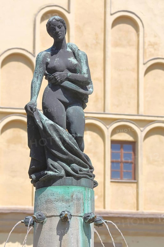 Four Seasons Fountain by Martin Wetzel 1981, bronze sculpture, female figure with robe, cloak, clothing, cloth, detail, robe fountain, Merseburg, Saxony-Anhalt, Germany