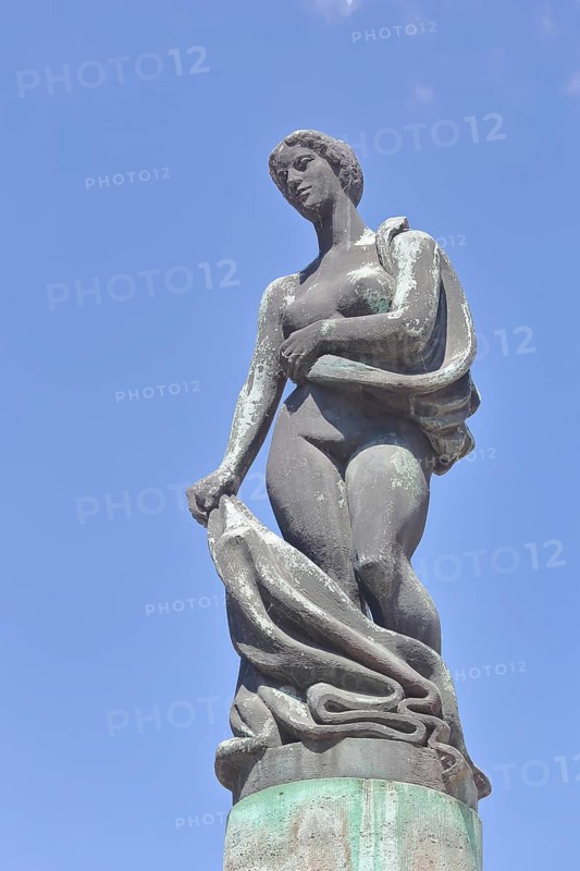 Four Seasons Fountain by Martin Wetzel 1981, bronze sculpture, female figure with robe, cloak, clothing, cloth, detail, cut-out, robe fountain, Merseburg, Saxony-Anhalt, Germany