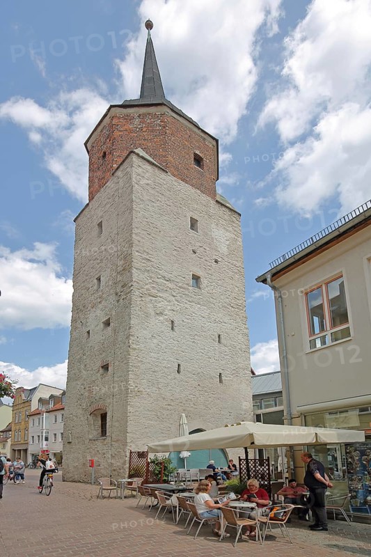 Hallescher Turm built in 1452, historic town tower, street pub, with people, Hallescher Turm, Köthen, Saxony-Anhalt, Germany