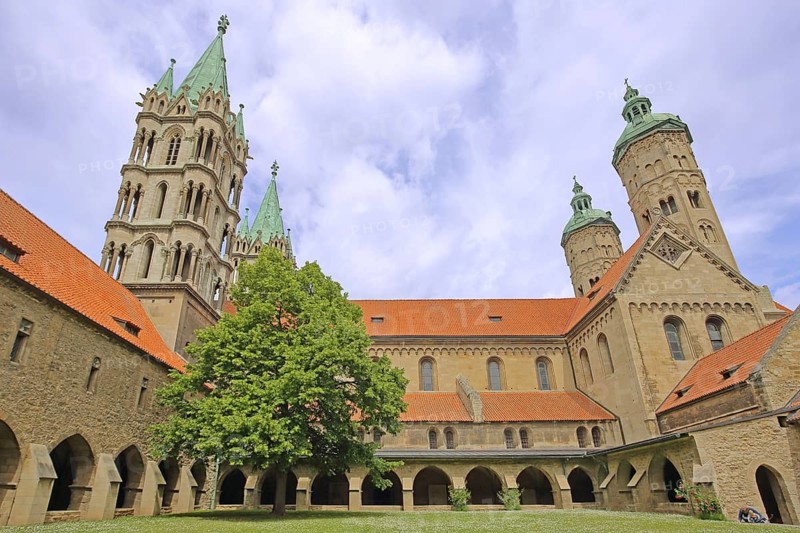 Late Romanesque UNESCO Cathedral of St Peter and St Paul with twin towers, inner courtyard with cloister, landmark, Saale, Naumburg, Romanesque Road, Saxony-Anhalt, Germany