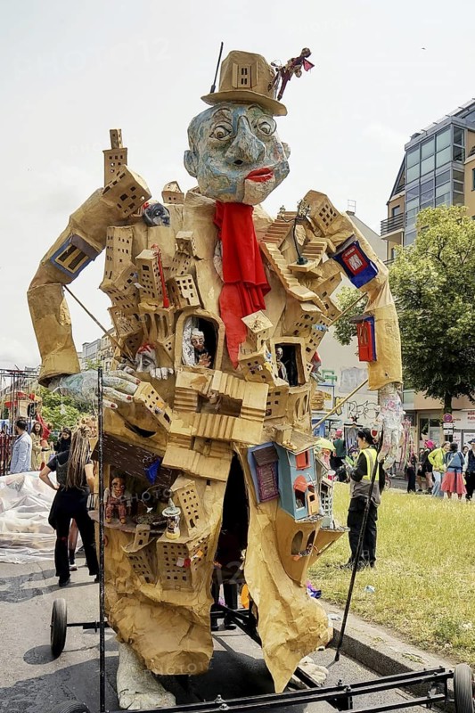 Carnival of Cultures, parade from Frankfurter Allee / corner of Proskauer Straße to Karl-Marx-Allee / corner of Berolinastraße, Berlin, 8 June 2025