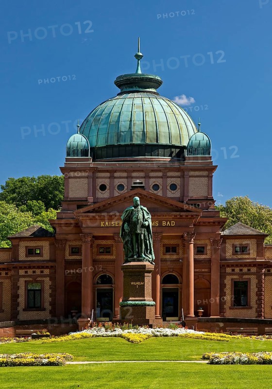 Kaiser-Wilhelms-Bad with monument to Kaiser Wilhelm I in the spa gardens of Bad Homburg vor der Höhe, Hesse, Germany