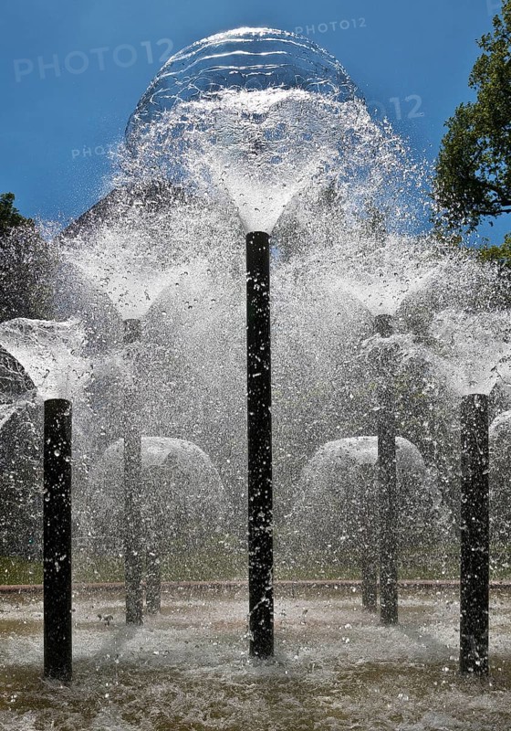 Water bell fountain in the spa gardens, Bad Homburg vor der Höhe, Hesse, Germany
