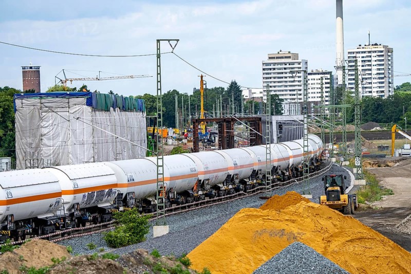 Reconstruction, extension of the Emmerich-Oberhausen railway line, three tracks, including 47 new or adapted bridges, here the new construction of railway bridges over the Lippe near Wesel, currently only 1 track in operation, goods train, the old bridges are replaced by new ones, extension of the Dutch Betuwe line from the port of Rotterdam, part of the European freight transport corridor Rotterdam-Genoa, 1300 KM long, Wesel, North Rhine-Westphalia, Germany