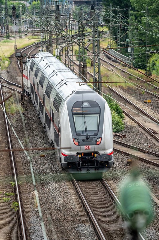 IC2 train, double-decker Intercity, on the line between Bochum and Dortmund, at Dortmund-Marten, multi-track line for local and long-distance traffic, Dortmund, North Rhine-Westphalia, Germany