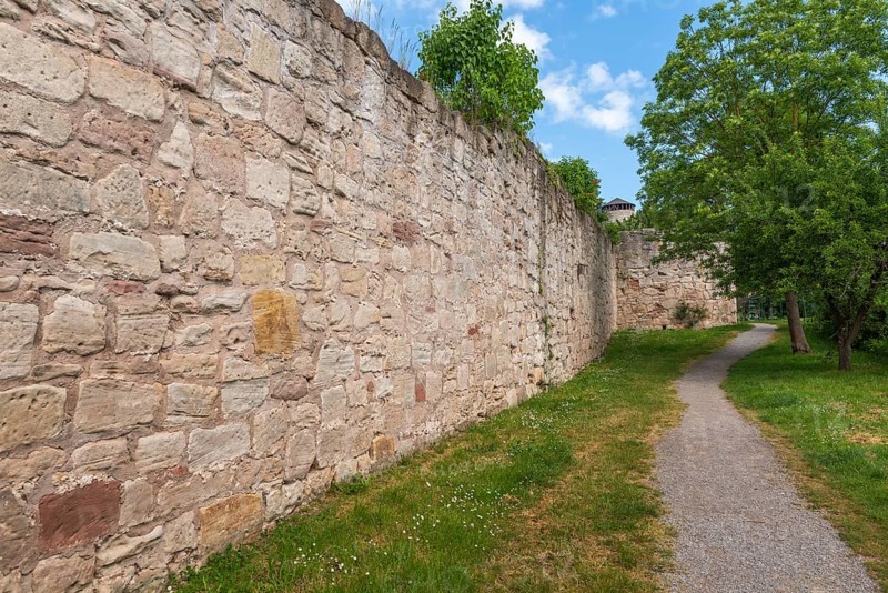 Hiking trail along medieval town wall, Bad Sooden-Allendorf, Allendorf district, lawn, trees, blue sky, clouds, Werra-Meissner district, Hesse, Germany