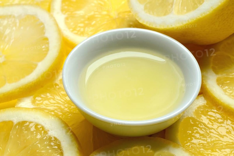 Lemon juice in peel and lemon slices, Citrus x limon